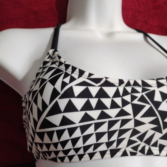 XHT‎ back and white bikini top - Picture 2 of 5